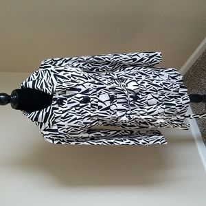 Sharp Black & White Print Lined Lun Jacket.